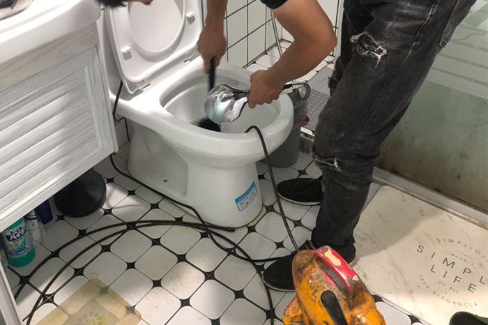 文罗镇疏通下水道