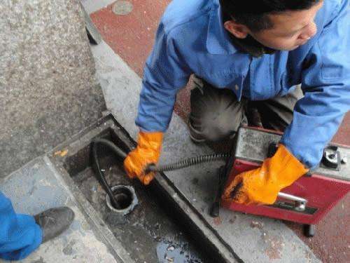 文罗镇疏通下水道