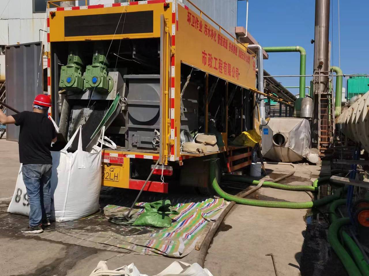 文罗镇淤泥压干处理